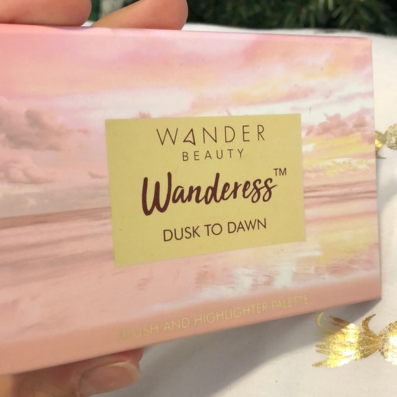 Blush and highlighter palette - Picture 3 of 3